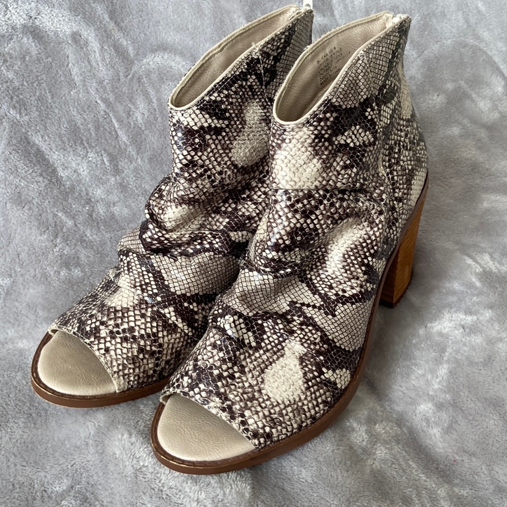 Snakeskin open toe healed bootie with back zip size 9
